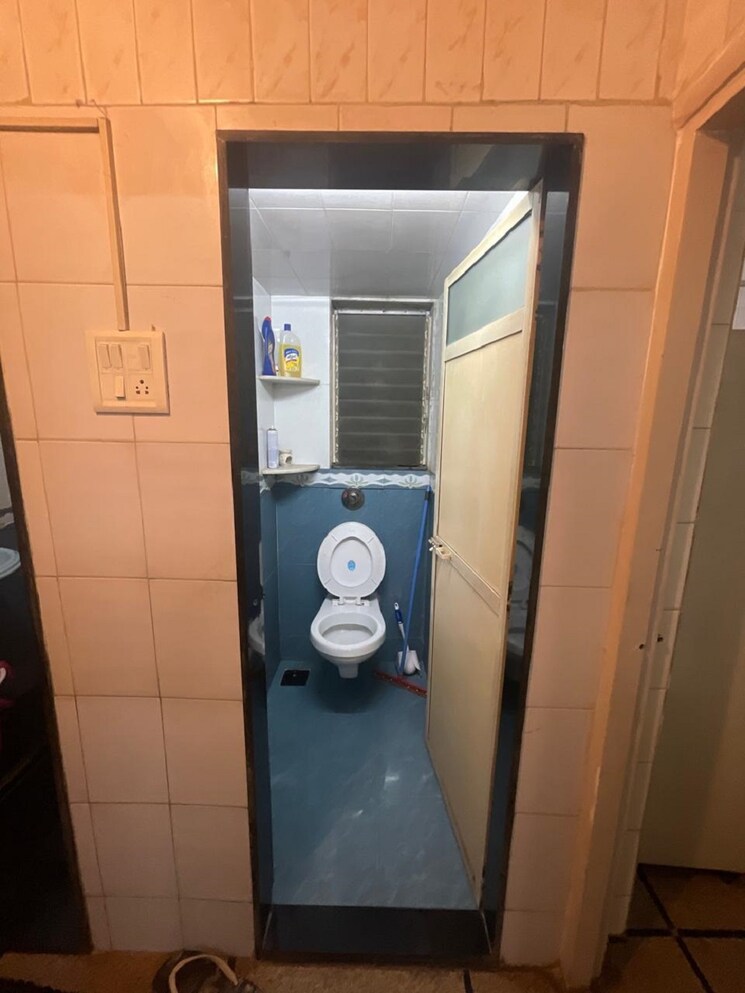 Bathroom, bandra west 1 Bedroom 550 Sq.Ft. Apartment In Bandra West Mumbai 8919781