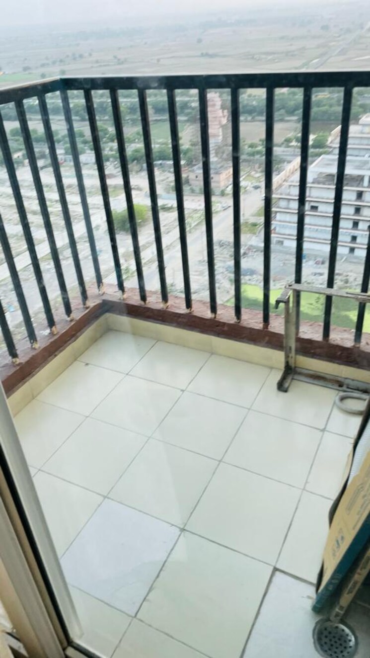 Balcony, shatabdi-vihar-sector-61 3 Bedroom 2250 Sq.Ft. Apartment In Sector 61 Noida 8919822
