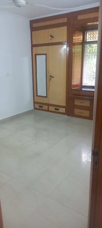 Room in 3 BHK Apartment at Ip Extension – for Rent