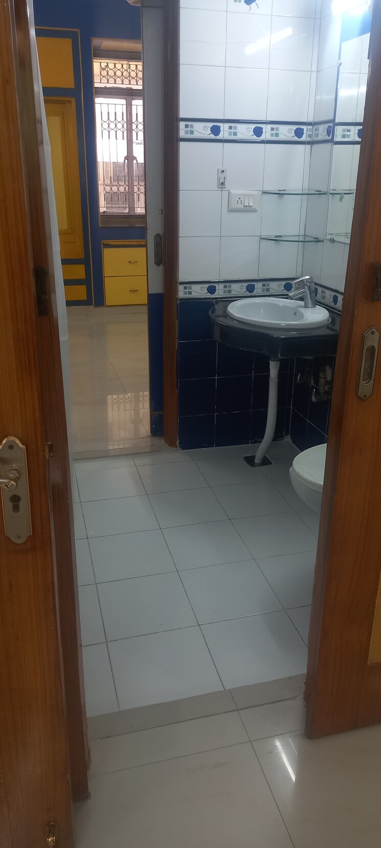 Attached Bathroom, ip extension 3 Bedroom 1400 Sq.Ft. Apartment In Ip Extension Delhi 8919837