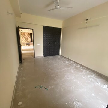 Room in 3 BHK Apartment at ILD Greens, Garoli Kalan – for Rent