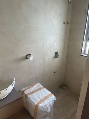 Bathroom in 1 BHK Apartment at Infinity Residences, Parel – for Sale