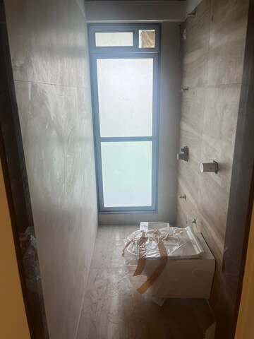 Bathroom in 1 BHK Apartment at Infinity Residences, Parel – for Sale