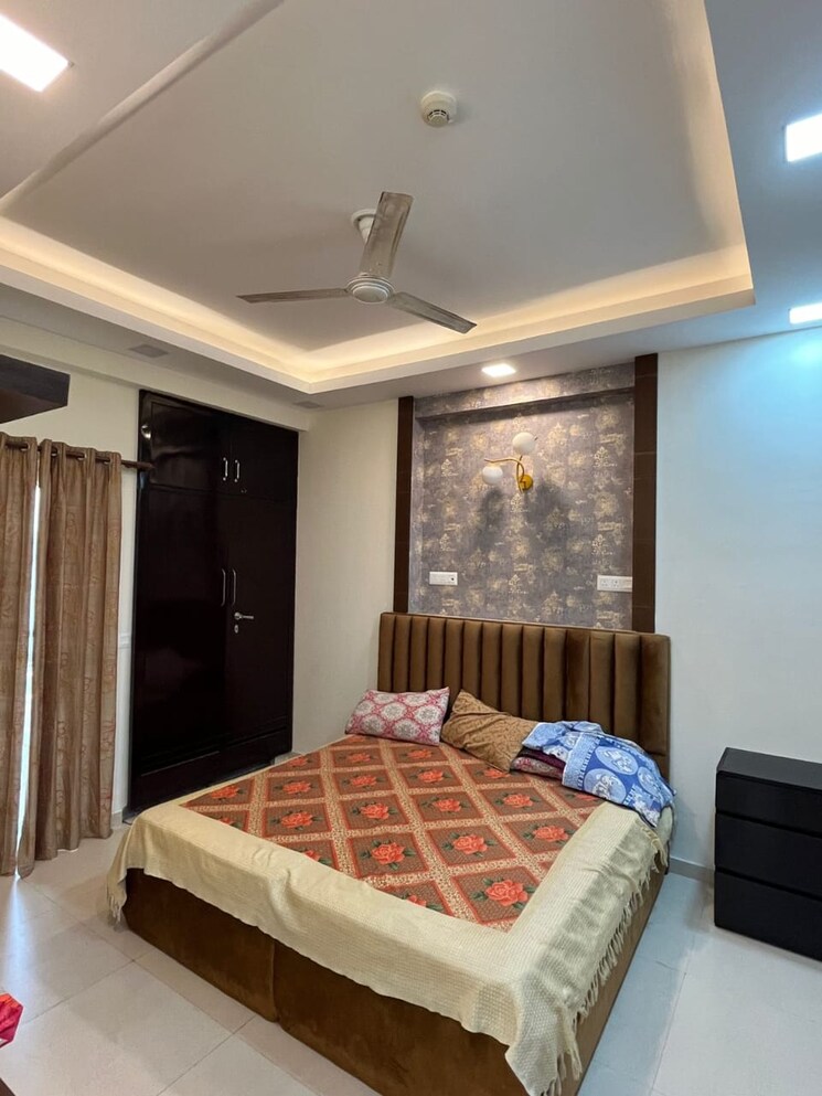 Bedroom, shatabdi-vihar-sector-61 3 Bedroom 2250 Sq.Ft. Apartment In Sector 61 Noida 8919859