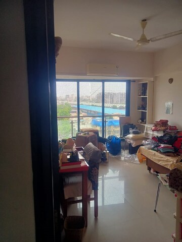 Room in 3 BHK Apartment at Khar West – for Rent