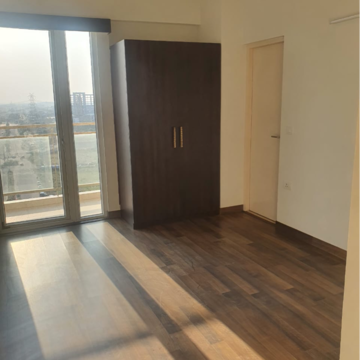 Room in 3.5 BHK Apartment at Conscient Heritage Max, Sector 102 – for Rent