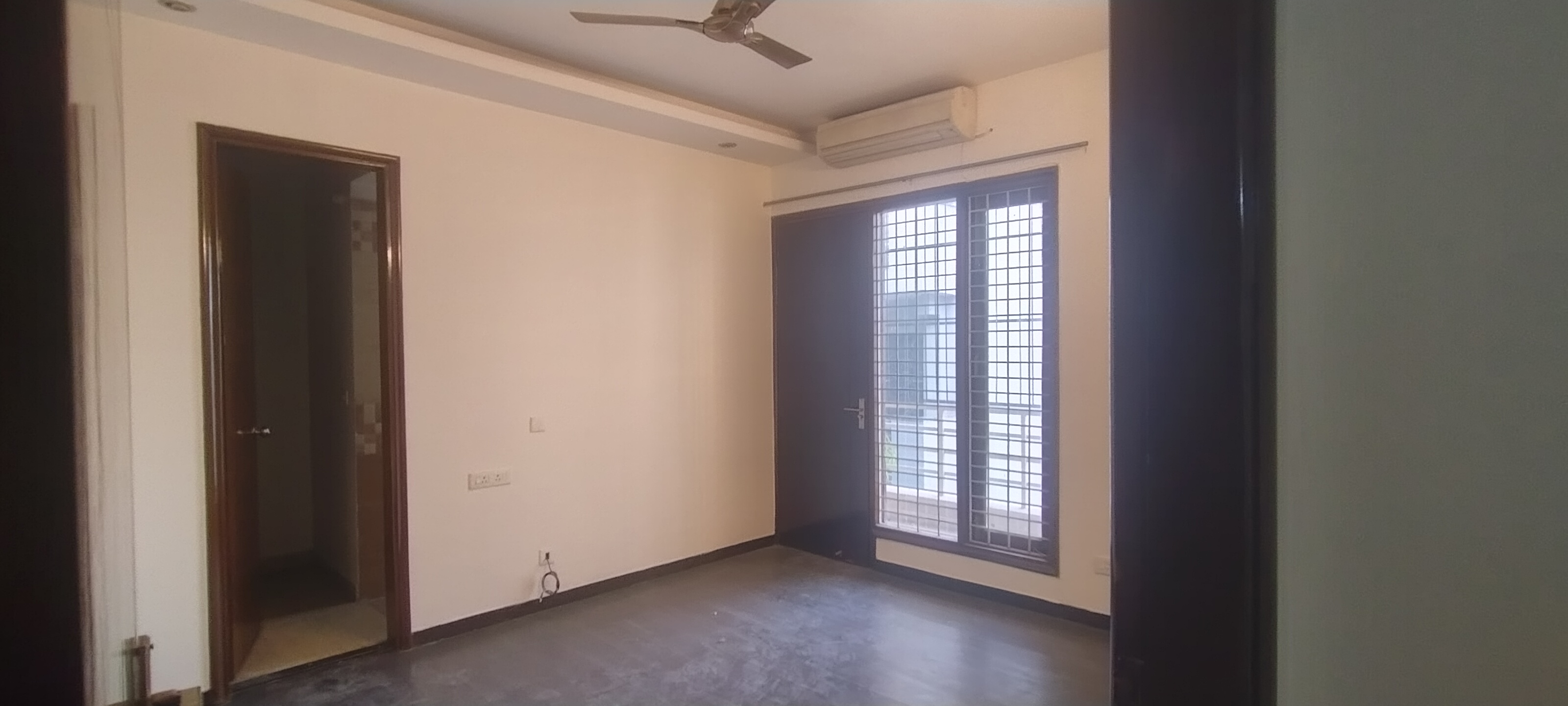 3 BHK + Pooja Room,Servant Room Builder Floor For Rent in Unitech Arcadia