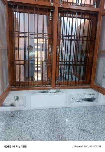 Room in 2 BHK Independent House at Jankipuram Vistar – for Rent