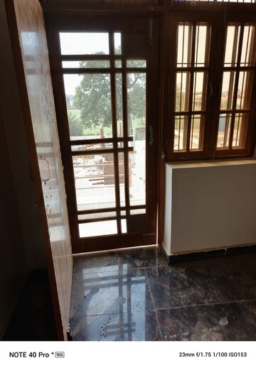 Room in 2 BHK Independent House at Jankipuram Vistar – for Rent
