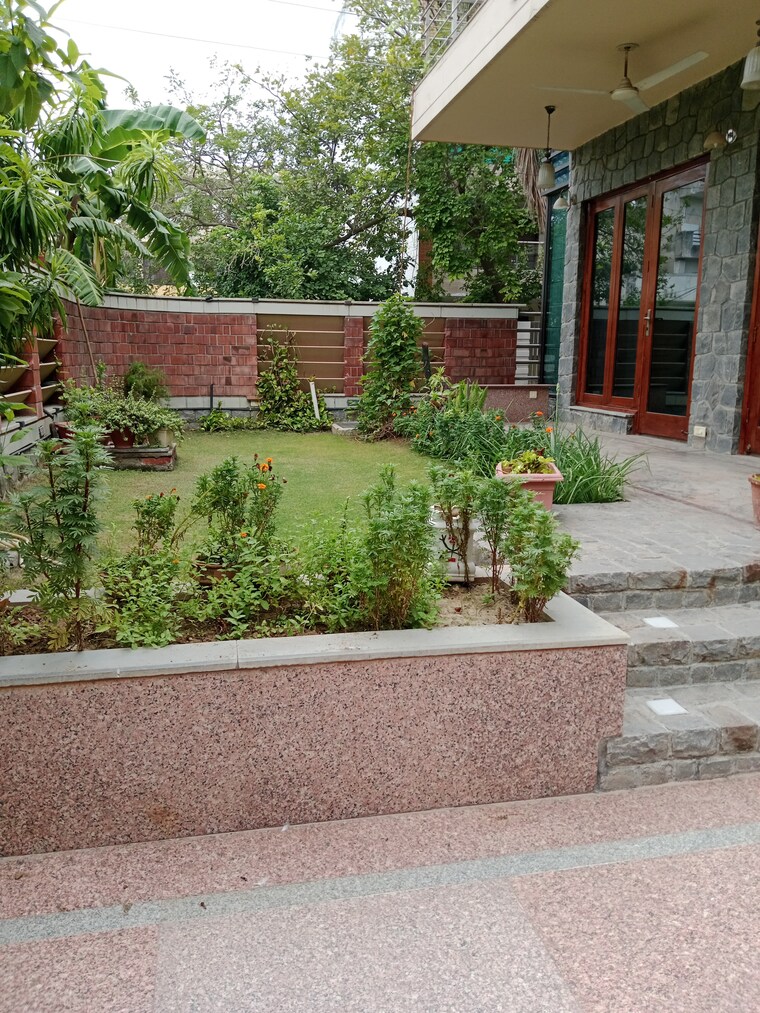 Garden, palam-vihar-residents-association 4 Bedroom 2150 Sq.Ft. Builder Floor In Palam Vihar Gurgaon 8919929
