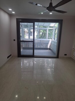 Room in 3 BHK Builder Floor at Nehru Place – for Rent