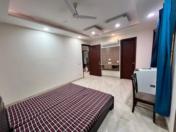 Bedroom in 2 BHK Builder Floor at Gupta Awas, Sector 43 – for Rent