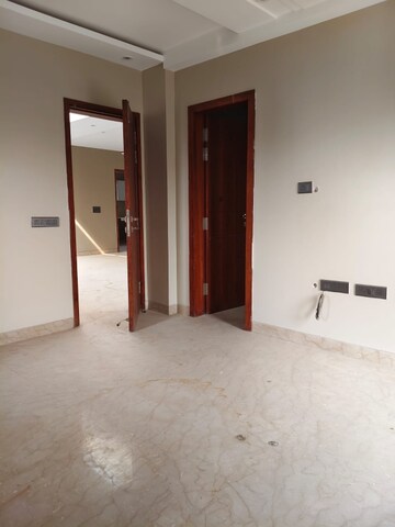 Room in 3 BHK Builder Floor at Satyam Plaza, Sector 15 – for Rent