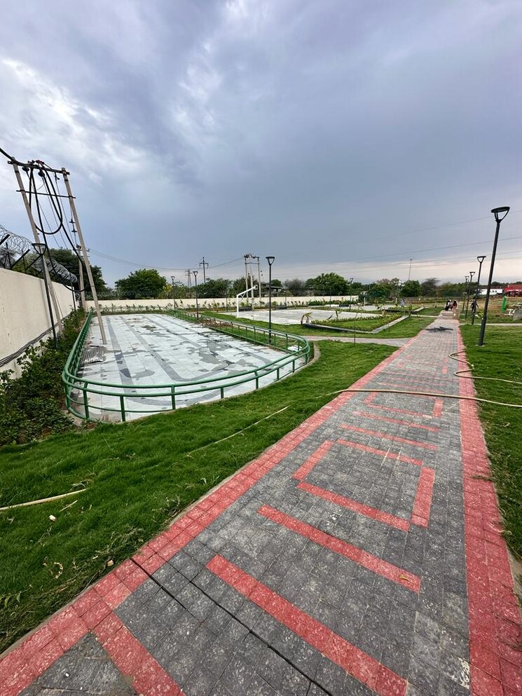 Garden, signature-roselia-phase-2 2 Bedroom 594 Sq.Ft. Apartment In Sector 95a Gurgaon 8919981