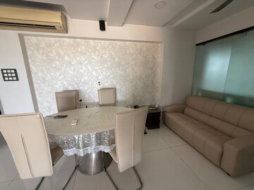 Team Area in 3 BHK Apartment at Santacruz West – for Rent