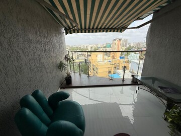 Team Area in 3 BHK Apartment at Santacruz West – for Rent