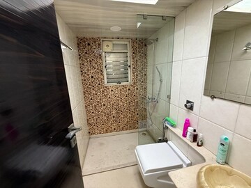 Team Area in 3 BHK Apartment at Santacruz West – for Rent