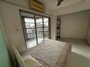 Bedroom in 3 BHK Apartment at Santacruz West – for Rent