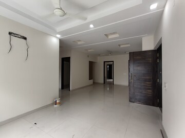 Building Lobby in 3 BHK Builder Floor at RWA Residential Society Sector 46, Sector 46 – for Rent