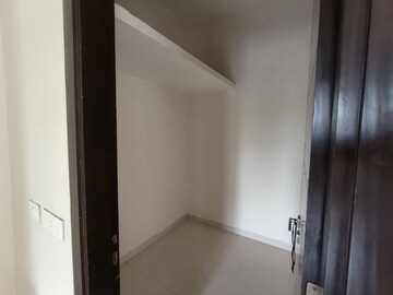 Room in 3 BHK Builder Floor at RWA Residential Society Sector 46, Sector 46 – for Rent