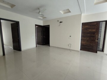 Room in 3 BHK Builder Floor at RWA Residential Society Sector 46, Sector 46 – for Rent