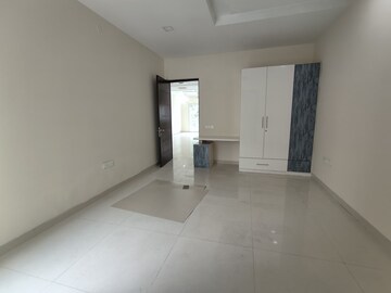 Room in 3 BHK Builder Floor at RWA Residential Society Sector 46, Sector 46 – for Rent