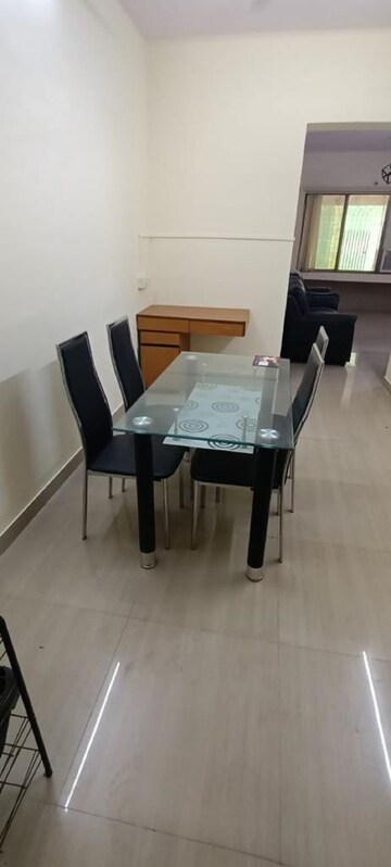 Room in 2 BHK Apartment at Khar West – for Rent