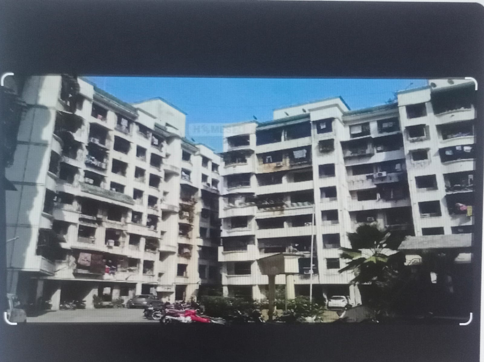 1 BHK + Extra Room Apartment For Sale in Bhumiraj Woods