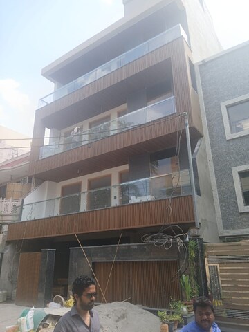 6+ BHK Independent House – Exterior View View at RWA Apartments Sector 39, Sector 39 - for Sale