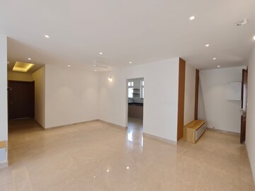 Room in 3 BHK Apartment at Prestige Woodland Park, Cooke Town – for Rent