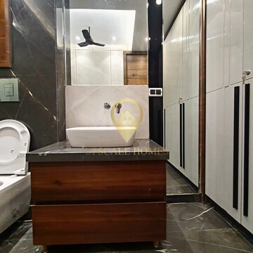 Kitchen in 3.5 BHK Apartment at Ambience Island Lagoon, Sector 24 – for Rent