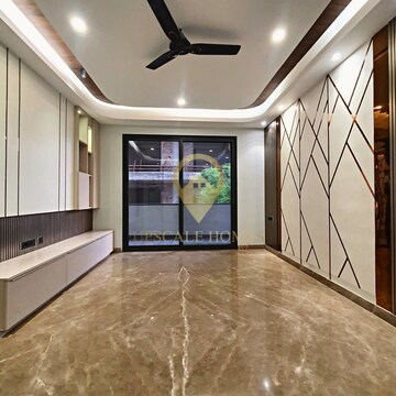 Room in 3.5 BHK Apartment at Ambience Island Lagoon, Sector 24 – for Rent