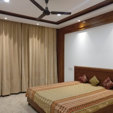 Bedroom in 3 BHK Apartment at Sector 43 – for Rent