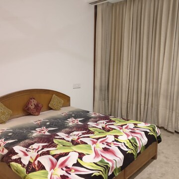 Bedroom in 3 BHK Apartment at Sector 43 – for Rent