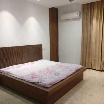 Master Bedroom in 3 BHK Apartment at Sector 43 – for Rent
