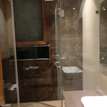 Bathroom in 3 BHK Apartment at Sector 43 – for Rent