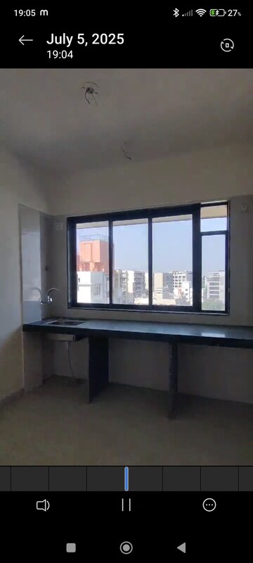 Room in 1 BHK Apartment at Universal Paradise, Vile Parle East – for Rent