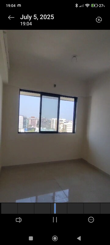 Room in 1 BHK Apartment at Universal Paradise, Vile Parle East – for Rent