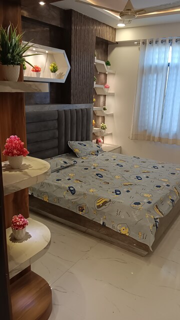 Master Bedroom in 3 BHK Apartment at Mansarovar Extension – for Rent