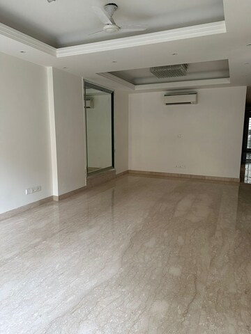 Room in 4 BHK Apartment at Veera Safdarjung Enclave, Safdarjung Enclave – for Rent