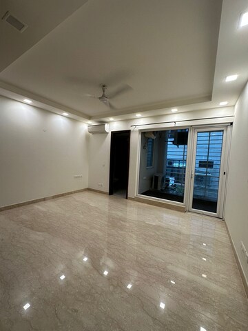 Room in 4 BHK Apartment at Veera Safdarjung Enclave, Safdarjung Enclave – for Rent