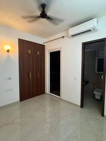 Room in 3 BHK Apartment at Smart World Orchard, Sector 61 – for Rent