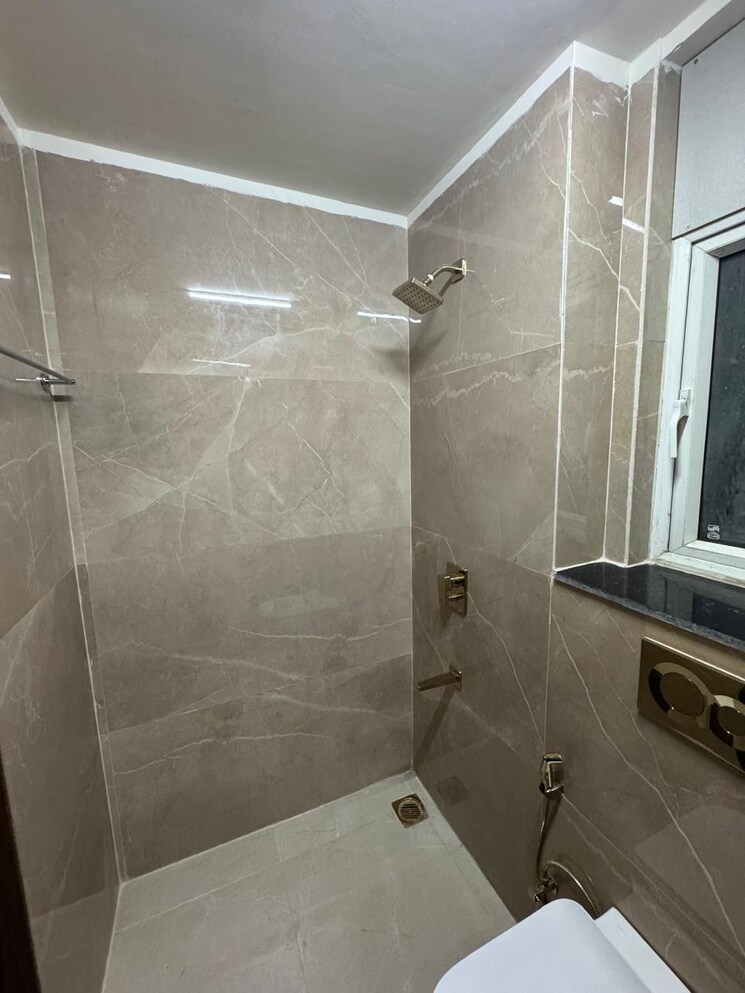 Bathroom, smart-world-orchard 3 Bedroom 1630 Sq.Ft. Apartment In Sector 61 Gurgaon 8920392