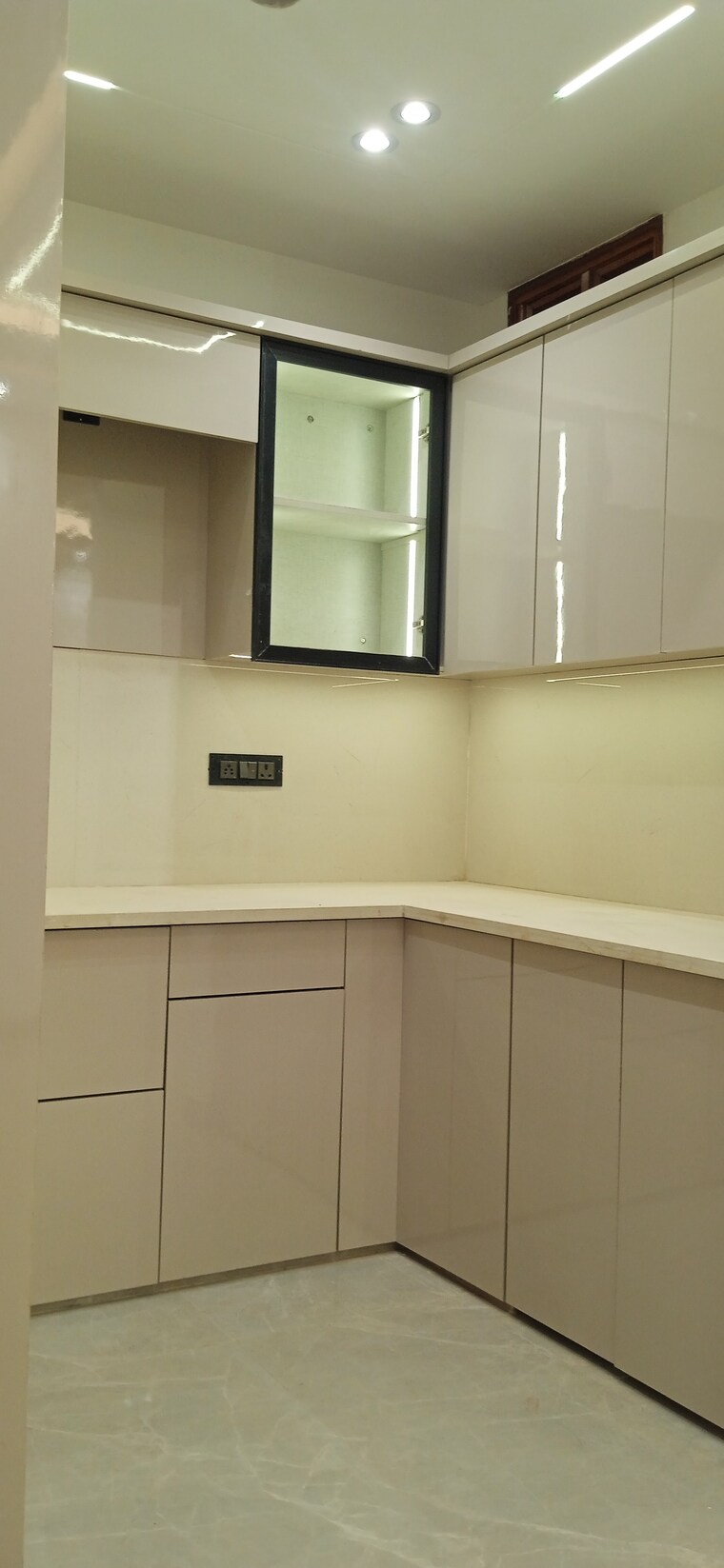 Kitchen, igi airport area 3 Bedroom 1000 Sq.Ft. Apartment In Igi Airport Area Delhi 8920401