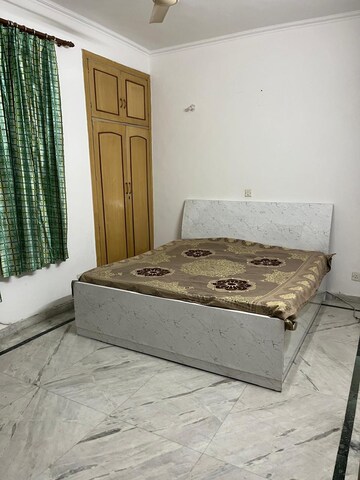 Bedroom in 3 BHK Apartment at Ardee Mall, Sector 52 – for Rent