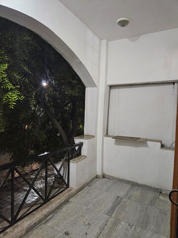 Staircase in 3 BHK Apartment at Ardee Mall, Sector 52 – for Rent