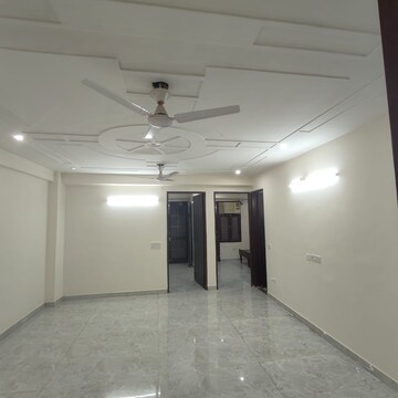 Room in 3 BHK Builder Floor at Ardee City, Sector 52 – for Rent