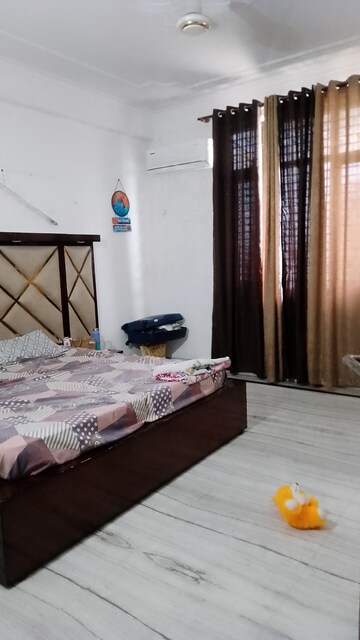 Bedroom in 3 BHK Builder Floor at Tanvi villa, Sector 45 – for Rent