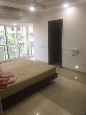 Bedroom in 4 BHK Apartment at Santacruz West – for Rent