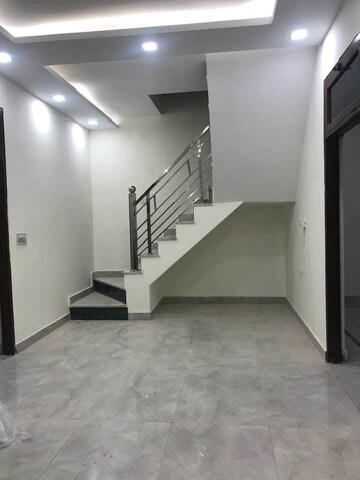 Room in 2.5 BHK Builder Floor at Satyam Plaza, Sector 15 – for Rent